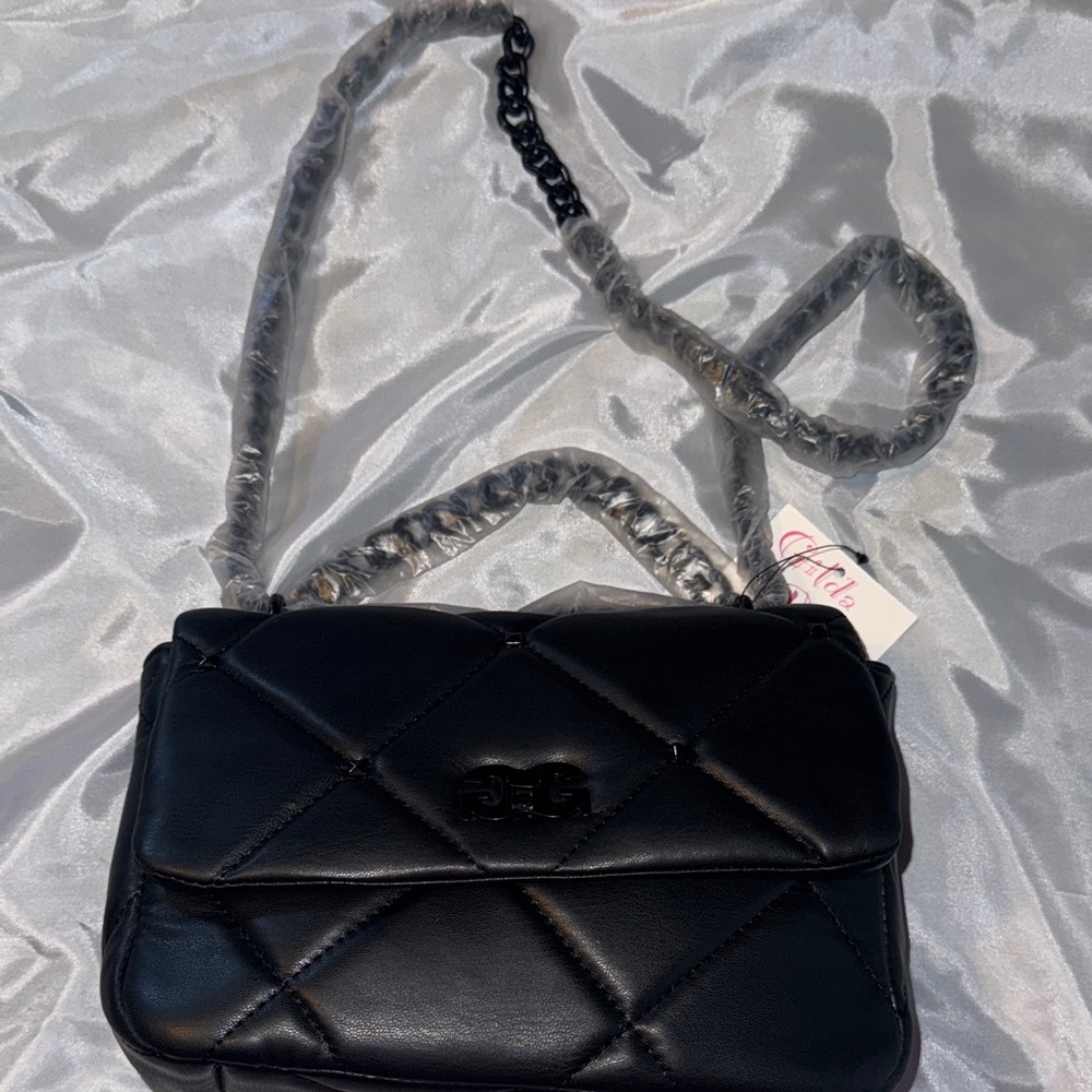 Chic Black Quilted Crossbody Bag